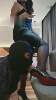 【琴魔】成熟黑长裙御姐魅力爆棚恋人 冷艳柔美微笑-套路玩物社