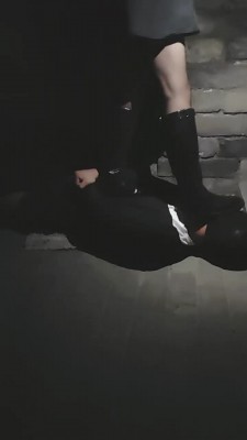 【乐爷】西安古城垣夜潜守伴侣 小姐姐清新装扮柔美-套路玩物社